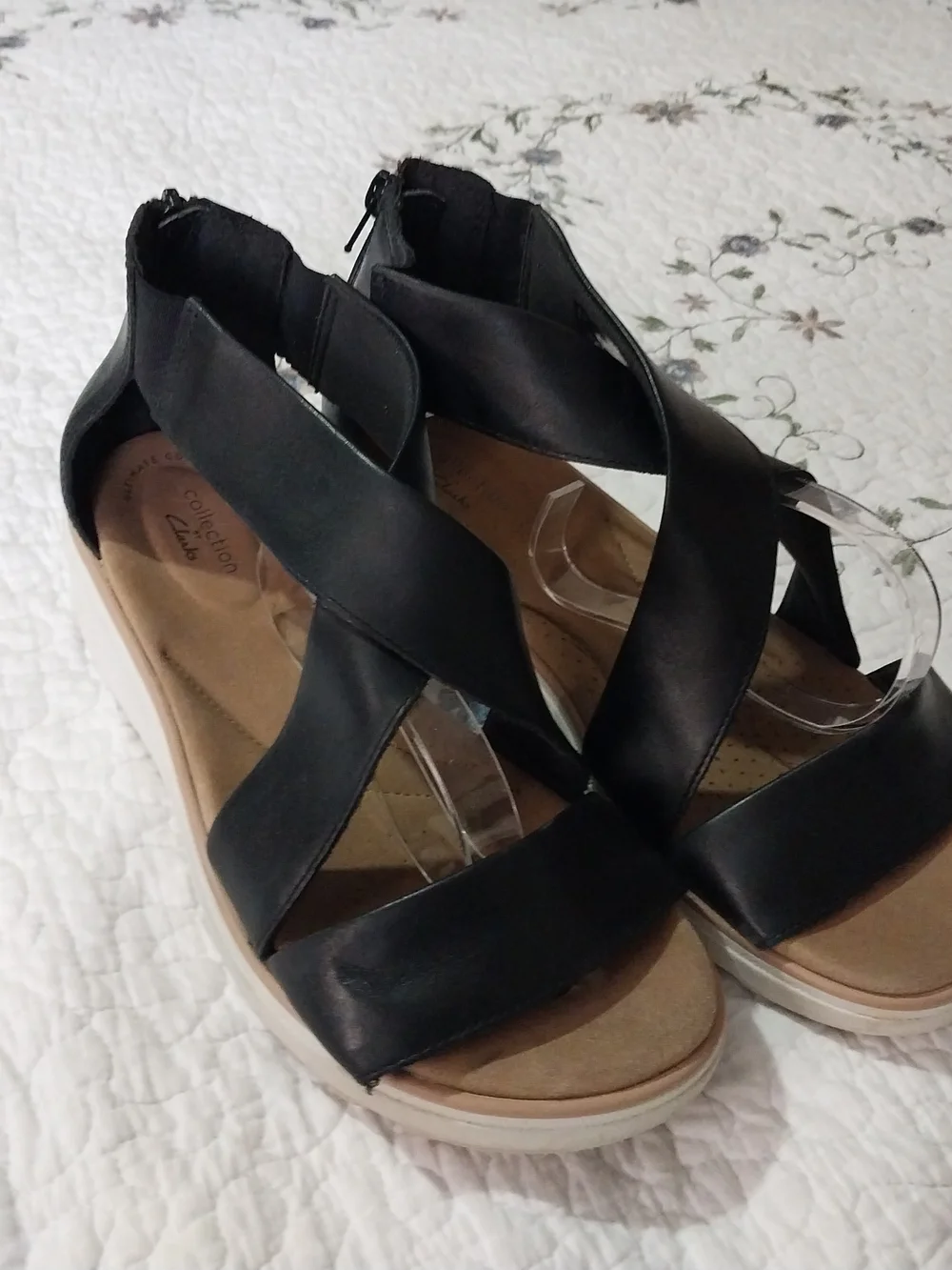 CLARKS Ultimate Confort Black Crisscross Platform Sandals. Super Confort  8.5 W